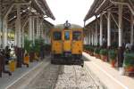 กซข.1017 (กซข. = BPD/Bogie Power Diesel Railcar With Driving Cab, Hitachi, Bauj. 1967) am 16.Juni 2011 im Bf. Khon Kaen waerend der Wendepause vom ORD 431 auf den ORD 432.