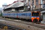 THN 1101 mit ATC 2110 (1A'2', Tokyu Car Corp., Bauj. 1985) und THN 11xx warten am 01.Mai 2022 im Depot Hua Lamphong auf ihren nächsten Einsatz.