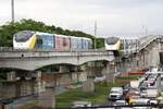 MRT YM04 begegnet am 28.September 2023 dem MRT YM07 (beide Hersteller: Bombardier Transportation + CRRC Nanjing Puzhen, Type Innovia Monorail 300) zwischen der Sri Kritha Station (YL10) und der Hua Mak Station (YL11).