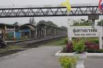 Blick vom Bahnsteig der Zge der Northern- und North-Eastern-Line in Richtung Norden auf den bergangssteg und auf den Bahnsteig fr die Zge der Southern-Line. Bf. Bang Sue Junction am 16.Mrz 2011.