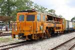 SRT อน.10 (อน.=TM./Tamping Machine) eine Gleisstopfmaschine (Hersteller: Plasser & Theurer, Type 09-16 CAT, Baujahr: 1994, Fab.Nr.: 2685) am 07.Dezember 2023 in der Surat Thani