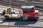 19.07.2010 Tm 2340125-6 bei Gleisarbeiten im Hauptbahnhof Bern.  ...