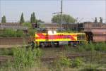 EH543 (G1206/Bauj.2002) der Eisenbahn und H�fen Duisburg passiert das BW ...