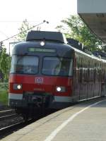 Einfahrt eines ET 420 Plus in Tamm (Region Stuttgart, S5) ...