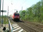 189 006-9 mit einem Gz bei der Durchfahrt des Hp ...