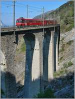 BLS Regionalzug in Originalfarben und Beschriftung der �bernommen RM auf ...