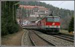 1144-Tandem mit IC bei der Durchfahrt durch Bahnhof Wolfsbergkogl, aufgenommen ...