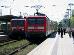 Die 114 028-4 aus Richtung Stralsund und die 114 036-7 ...
