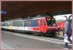 Ein RBDe 560 verkehrt als RegioExpress GlarnerSprinter direkt zwischen dem ...