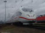 ICE 403 am 13.12.03 bei der Einfahrt in Basel Bad ...