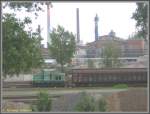 Am s�dlichen Ende der Stra�enbr�cke, die hinter dem Bahnhof Frankfurt ...