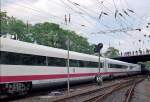 Der ICE Experimental verl��t gerade den Bf. HH-Sternschanze. Auf dem ...