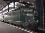 Die BLS Re 4/4 511 wartet am 11.05.2006 mit ihrem ... Die BLS Re 4/4 511 wartet am 11.05.2006 mit ihrem ...