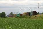 ET22 mit G�terzug (zwei SM42: 400 und 1138 zwischen Wagen), ...