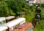 Historische Blick von oben auf die Rarit�tensammlung des BEM N�rdlingen, 24.05.03
Links hinter dem VT steht die zum Schneepflug umgebaute E36 02