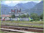 re-485-bls Zwei Re 485 der BLS fahren mit einem G�terzug vom Simplon her durch den Bahnhof Domodossola zum Rangierbahnhof Domo II. (23.06.2007)