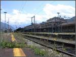 Im Gegensatz zum Bahnhofplatz wird die Gleisseite vom Bahnhof Domodossola ...