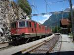 Die Re 4/4 11326 und die Re 6/6 11616 fahren ...