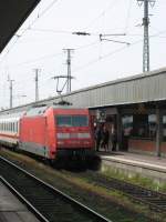 101 074 steht in Dortmund Hauptbahnhof  ...
