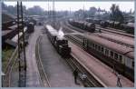 bregenzerwaldbahn W�lderbahndampfzug beim Zur�cksetzen nach Bregenz Vorkloster. Rechts stehen zwei 4030er und auch sonst ist der Bahnhof Bregenz gut gef�llt. (Archiv 08-75)
