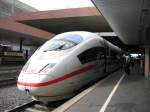 BR 406 501-7 steht im D�sseldorfer Hbf  ...