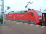 Diese BR 101 mit der Teilwerbung der Bahn in eigener ...