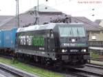 185 574 der RTS Rail Traction durchf�hrt auf einem Nebengleis ...
