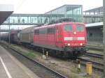 Am 27.09.2005 zeiht 151 058 einen G�terzug durch Regensburg.  ...