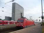 Die BR 101-091-7 kommt mit dem IC 2143 aus K�ln ...