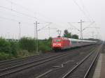 101 078 schleppt am 23.07.2007 eine IC durch Leverkusen Bayerwerk. ...