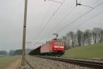 Die Br 185 095-7 mit einem G�terzug, am 22.2.04 auf ...