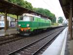 Eine polnische Lok mit einem G�terzug in Danzig.  ...