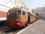 Ale540 010 mit einem historischen Extrazug in Triest Campo Marzio. ...