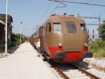 Ale540 010 mit einem historischen Extrazug in Rozzol-Montebbello, das liegt ...