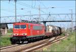 BR 155 155 122-5 mit einem G�terzug unterwegs zum F�hrhafen Mukran. Stralsund am 10.06.07 