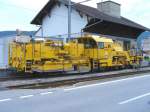 Sonstiges Meterspurige Baumaschiene Typ Matisa R 21 RD-A-C von J.M�ller . Abgestellt bei der asm Linie Biel-T�uffelen-Ins Bahn am 28.06.2007 im Bahnhof von Lattrigen um Morgens 05.51 Uhr