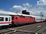 Br 120 113 im Sandwichs des IC 1943/1949 der Lok ...