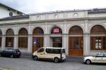 Bahnhofsgeb�ude mit Vorplatz in R�desheim am Rhein; 24.07.2007  ...