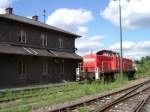 BR 294 Am 30.05.2007 steht 294 716 vor dem bahnhofsgeb�ude in Hirschau. (Strecke Amberg-Schnaittenbach)