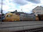 br-182-private Dispolok mit Gz in Richtung LW. Am diesem Tag wurden die G�terz�ge von Halle kommend �ber Leipzig umgeleitet und dann �ber Bitterfeld, aufgrund Bauarbeiten zwischen Halle und Wei�enfels. Dadurch fuhren alle G�terz�ge auf Gleis1 durch.
