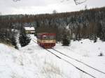 br-810 Nachschuss auf  'Brotb�chse' 810 129 als Os 26805 Moldava v Krusnych horach (Moldau im Erzgebirge) - Most (Br�x) kurz vor der Station Mikulov nove Mesto (Niklasberg); 09.02.2007
