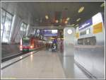 frankfurt-am-main-flughafen W�hrend der Gleisbauarbeiten am Flughafen Frankfurt am Main Regionalbahnhof vom 09.07. bis 29.07.2007, bei denen die Gleise zwischen dem Bahnhof Stadion und Flughafen Regionalbahnhof komplett ausgetauscht wurden, fuhren S-Bahn-Shuttlez�ge vom Hauptbahnhof nach R�sselsheim mit Halt im Fernbahnhof Flughafen Frankfurt am Main, damit die Fahrg�ste trotz der Sperrung des Regionalbahnhofes den Flughafen mit der S-Bahn erreichen konnten. Daraus ergab sich das seltene Fotomotiv einer S-Bahn im Fernbahnhof Flughafen, wie hier am 29.07.2007 mit 423 429 und 423 391 als S8 nach R�sselsheim. 