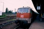 111 137-6 mit Regionalexpress im oberen Teil des Osnabr�cker Hauptbahnhofs. ...