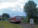 628 330-3 bei der Ausfahrt aus dem Bahnhof Braunfels. Die ...