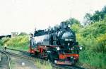 Wei�eritztalbahn 099 736-1 bei Rangierarbeiten in Freital-Hainsberg. In der Hoffnung, dass dies bald wieder Alltag wird. Hinweis: eingescanntes Dia