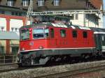Re 420 (Re 4 Eine Re 4/4 f�hrt mit einem IR in den Bahnhof Lenzburg am 14.07.2007 ein.