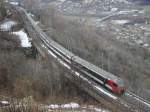 L�tschberg-S�drampe (H�henweg) Der IC 874 Brig-Basel legt sich am 4.1.2007 zwischen Lalden und Eggerberg elegant in die Kurve.