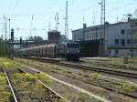 BR 250 (Tiger) Raubtiersichtung an einem hei�en 30.4.07.Die V 20 der mkb schnurrt
mit einem langen Fal zug durch Gleis 6 des Bf Wittenberg.