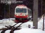 Mariazellerbahn (St. P�lten - Mariazell) Winterbach, Einfahrt 4090 003 mit Steuerwagen 6090 001. Es existieren 2 Triebwageneinheiten, davon wurde diese dreiteilig und eine weitere eigentlich 4 teilig mit 2 Triebk�pfen ausgef�hrt.
Foto: 25.03.2007