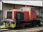 Sonstige Diese Diesellok stand am 18.07.2007 auf einem Abstellgleis beim Bahnhof Fl�elen. Ich vermute, dass es sich um eine Werkslok handelt, die zu einem der Betriebe beim Bahnhof geh�rt, denn au�er dem Schild mit der Aufschrift 'Ruston' (vermutlich Hersteller der Lok?) war keine Beschriftung zu erkennen.